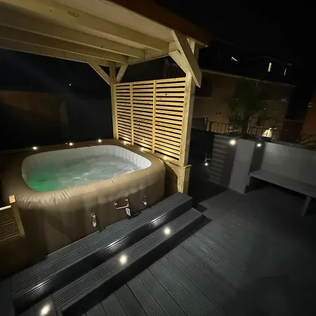 شقة Luxurious With Rooftop Hot Tub! بريستول